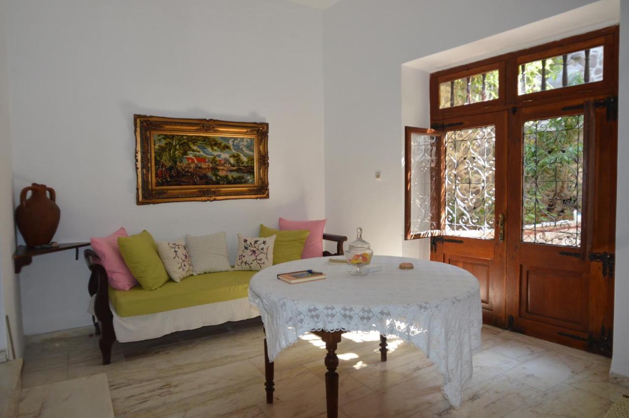 Molivos Tower Villa Mithimna Bilik gambar
